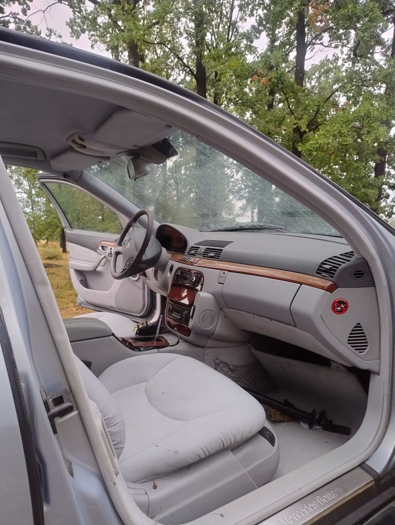 Dezmembrez Mercedes Benz S320 W220 BENZINĂ