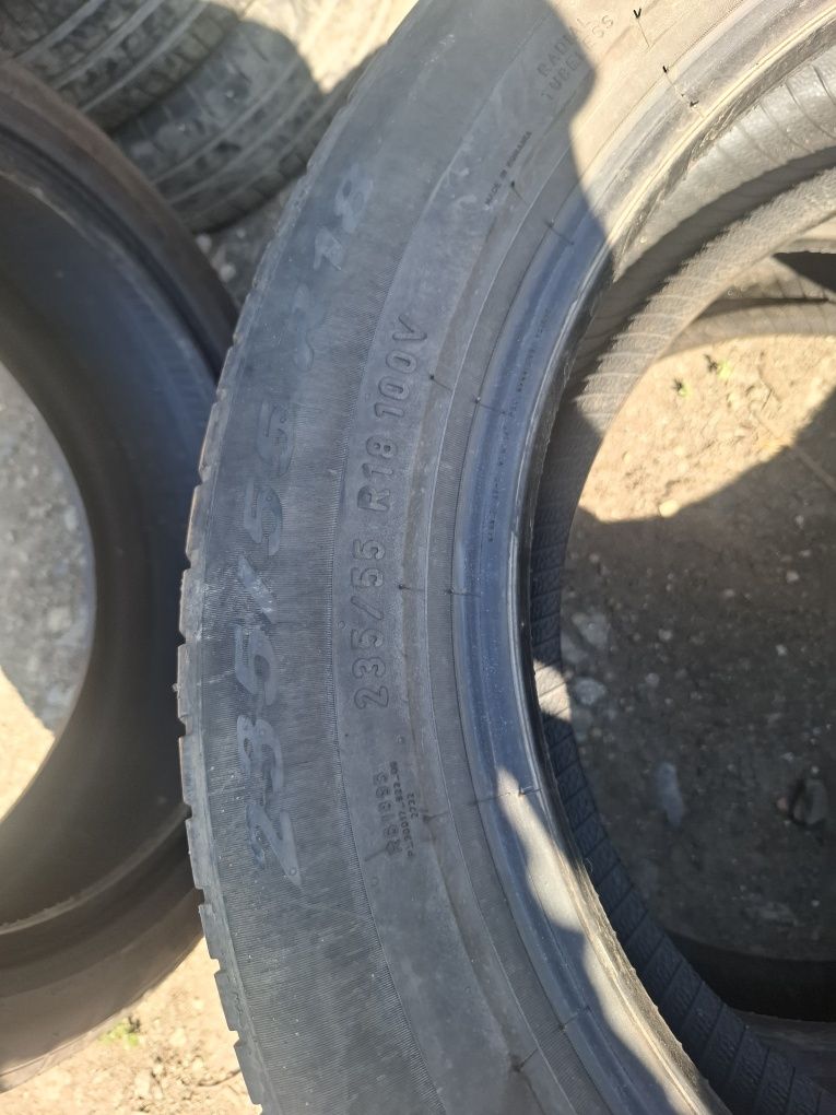 Vand 2 anvelope 235 55 18 pireli bune de vara dot 2021