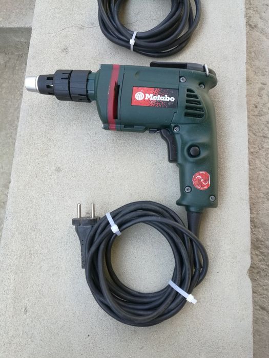 Vînd sculele de lucru