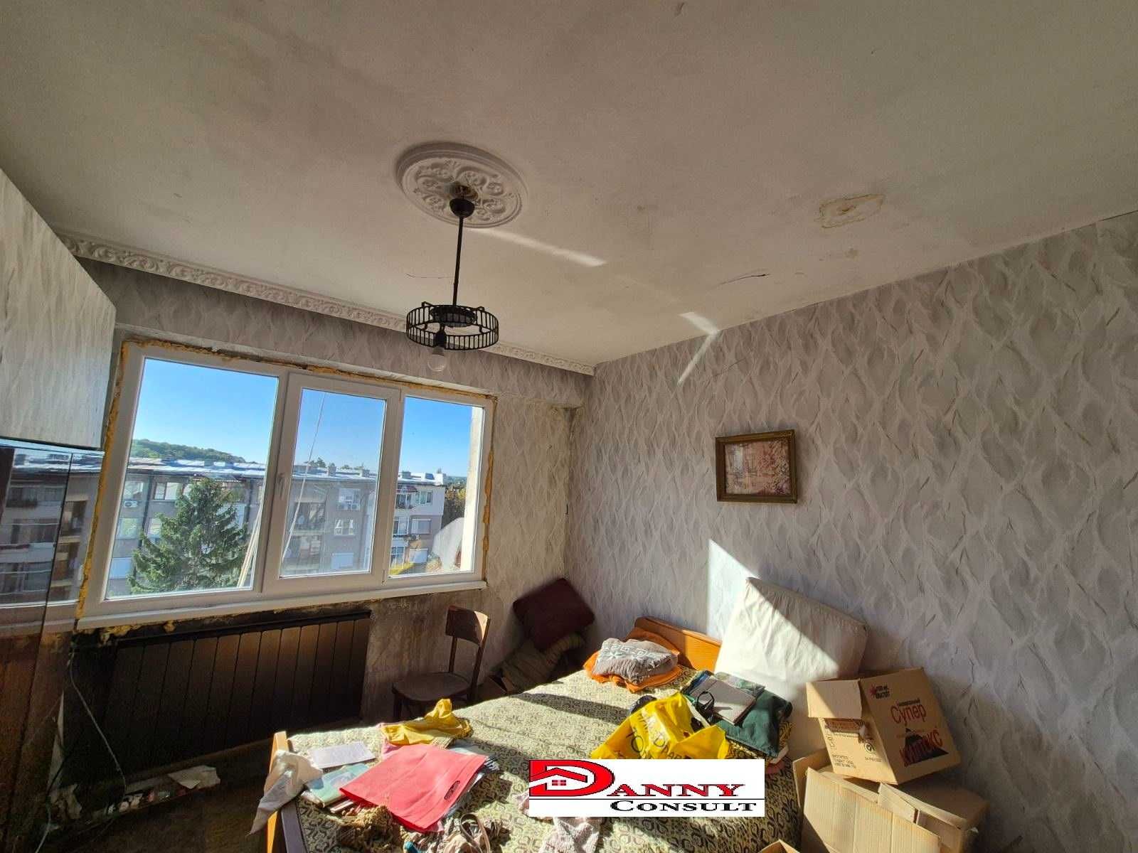 Тристаен апартамент в гр. Горна Оряховица, кв. "Гарата"