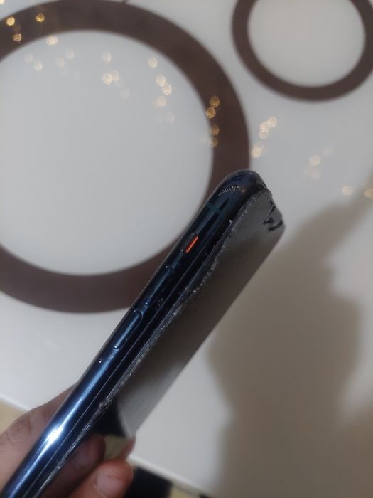 iphone 11 pro cu ecran spart neaparat trebuie schimbat