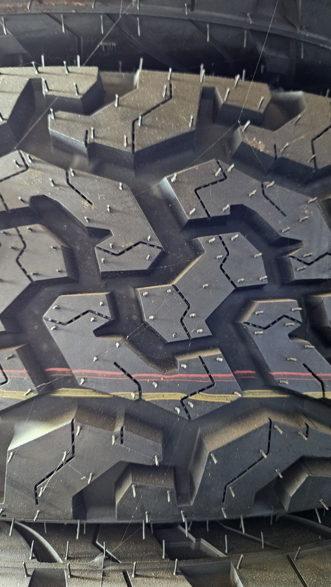 235/75R15LT Yusta