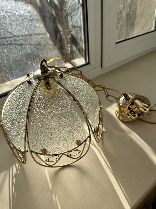 Продам б/у люстру