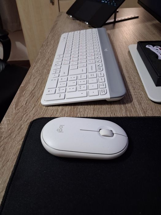 Logitech Клавиатура и мишка - Безжични