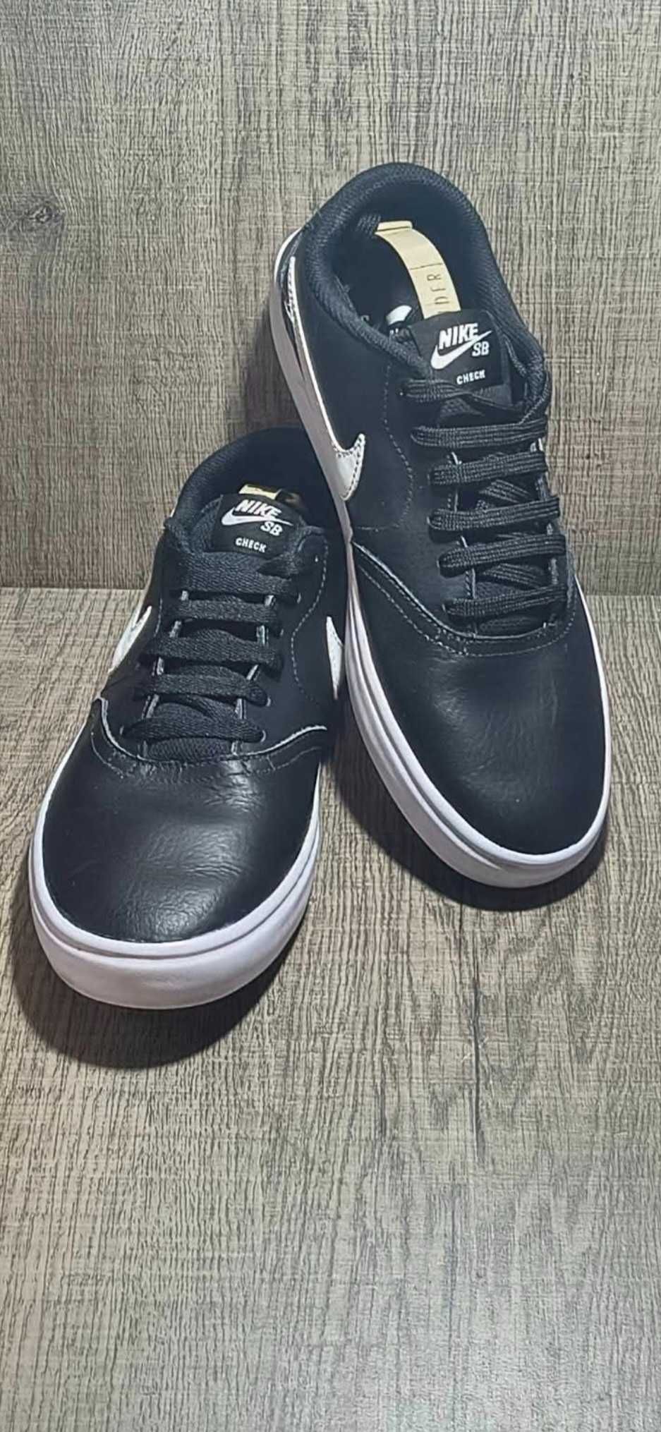 Дамски маратонки Nike