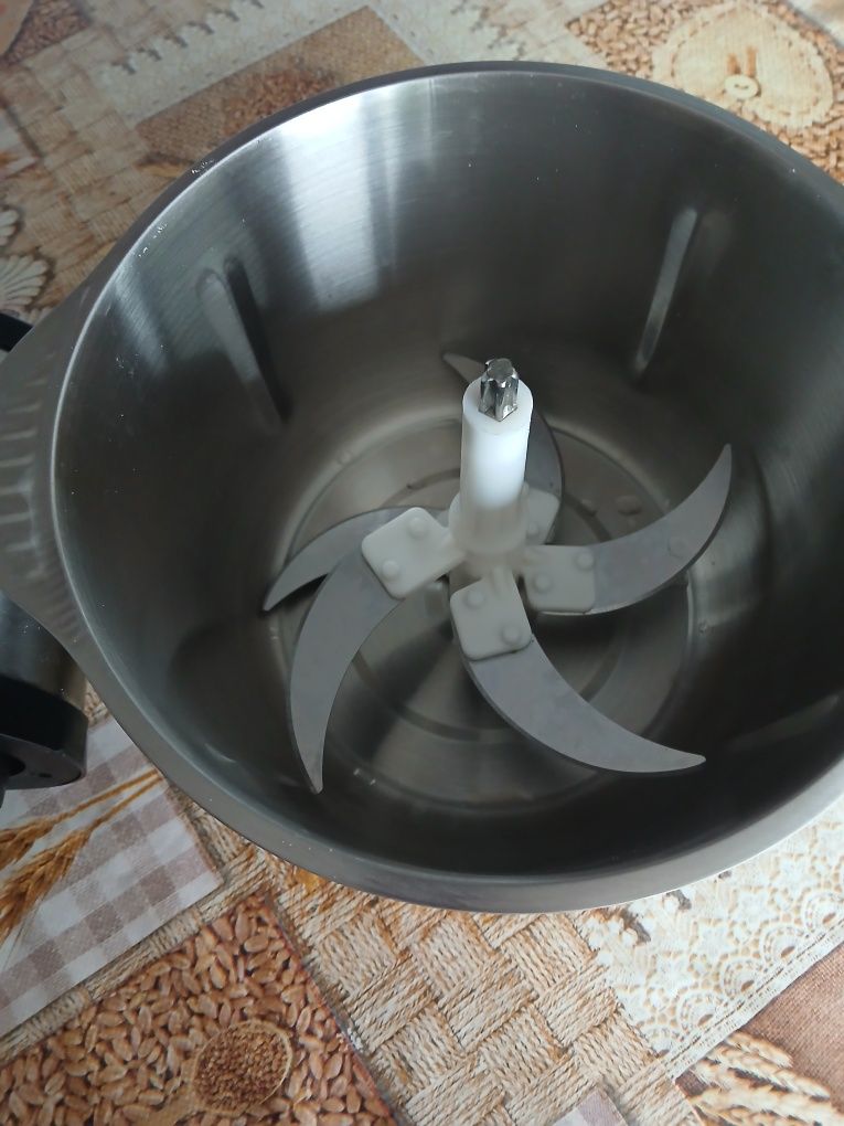 Професионален Електрически Чопър Месомелачка 5L