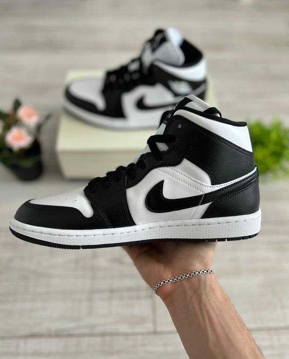 Air Jordan 1 mid Panda 42 originali