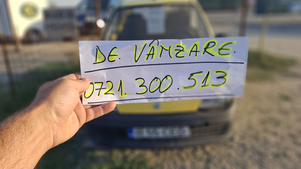 Jucărie galbenă de oraș