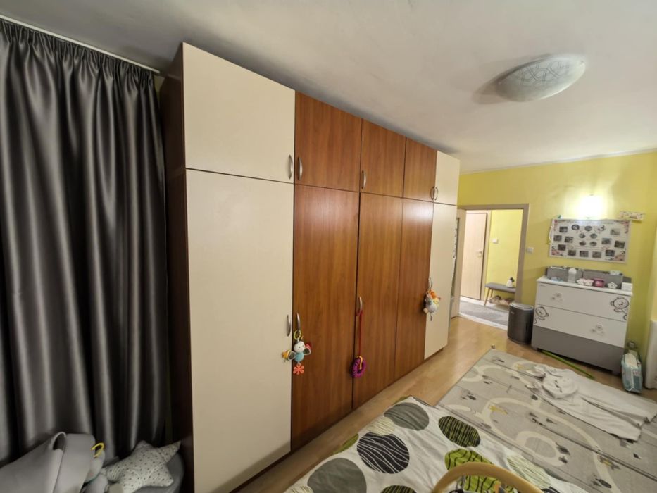 Петкрилен гардероб