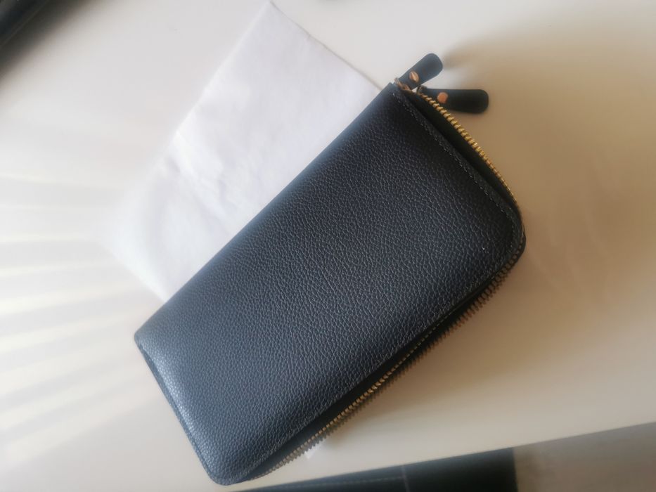 Дамски портфейл.