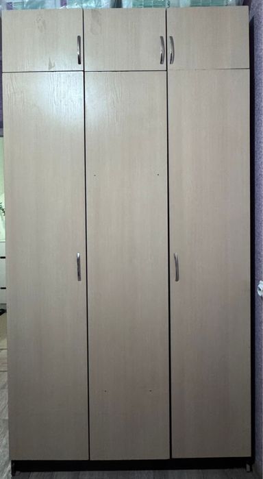 Шкаф платяной 3хдверный