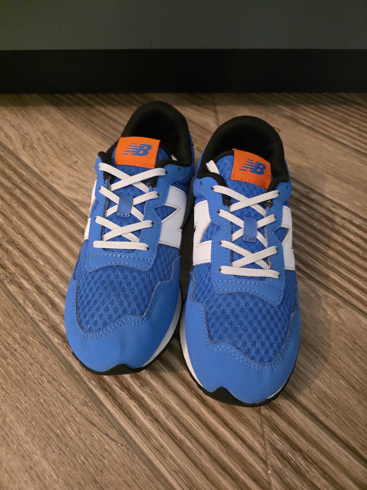 Дамски маратонки New Balance 327