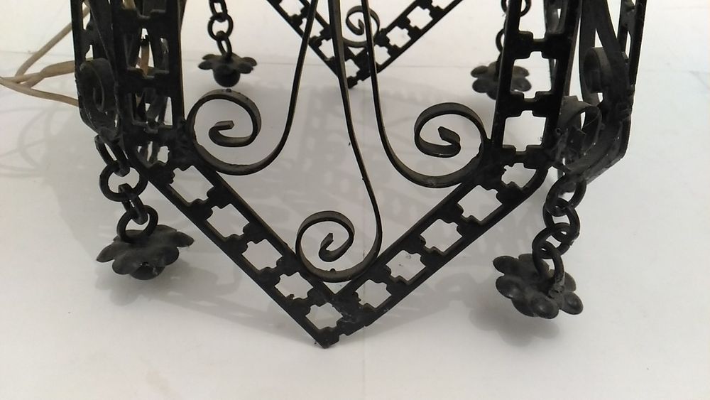 Lustra, lampa de tavan sau perete