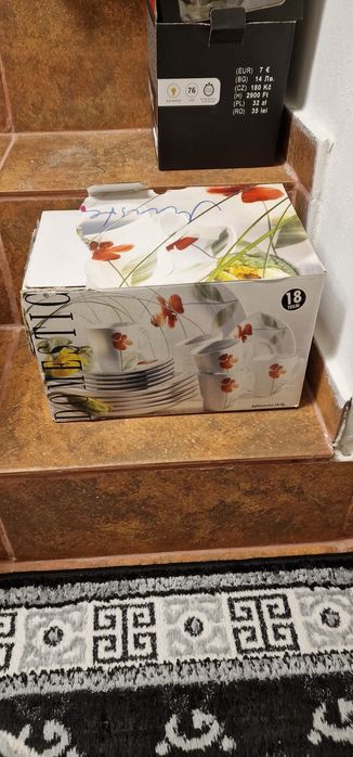 Set serviciu de masa din portela 18 piese nou