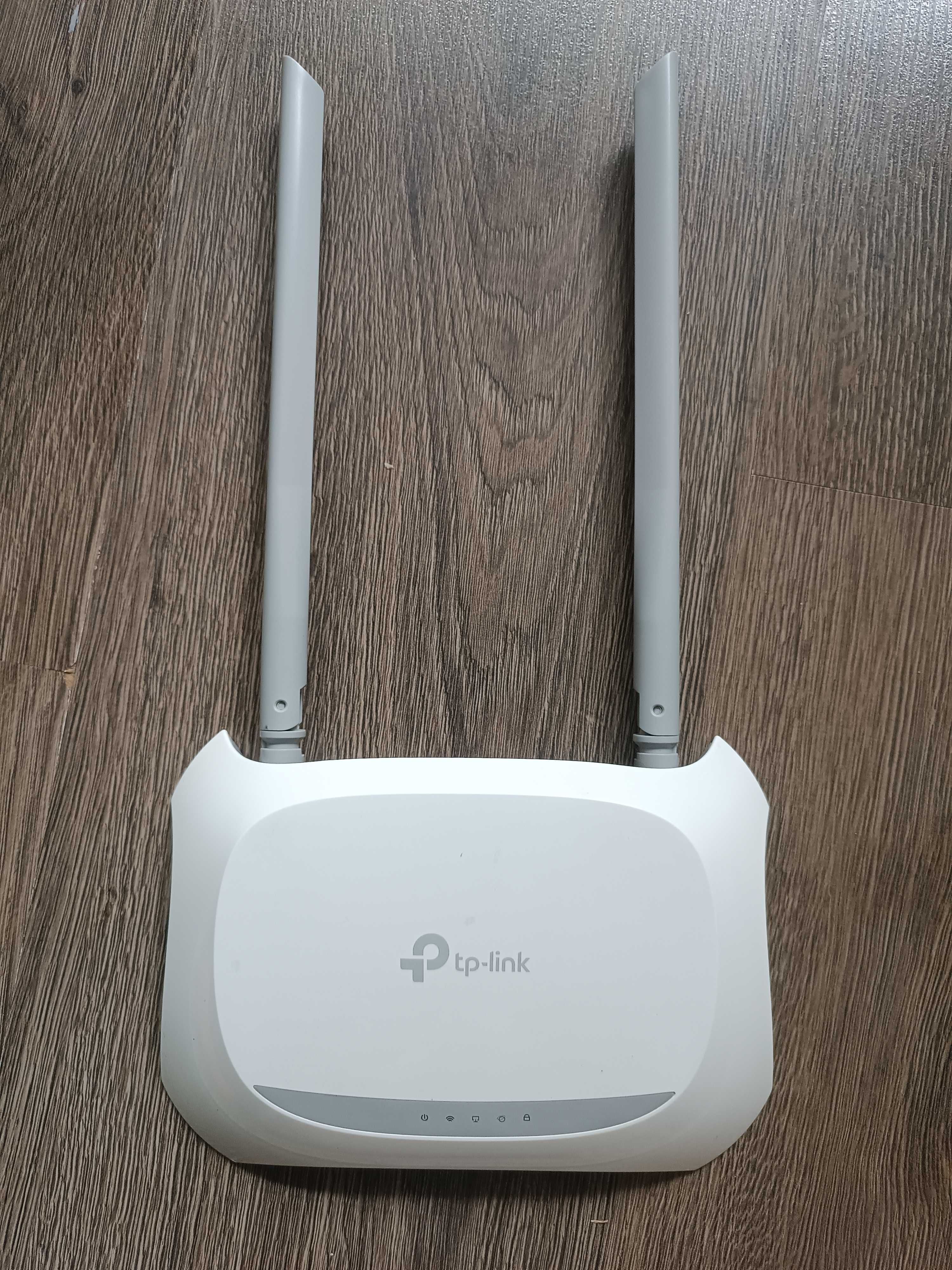 Беспроводной маршрутизатор TP-Link модель TL-WR840N