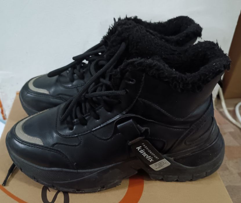 Кроссовки на девочек зимние