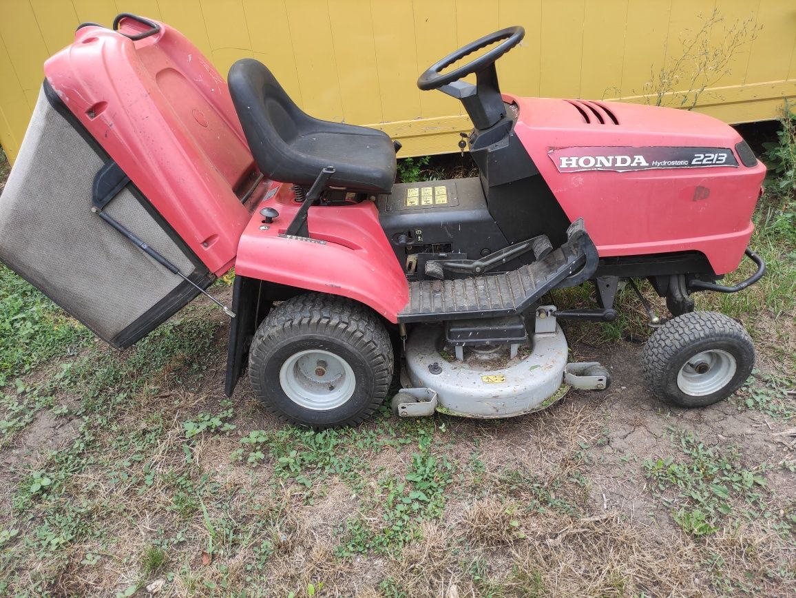 Tractoraș gazon Honda 2213 hydrostatic