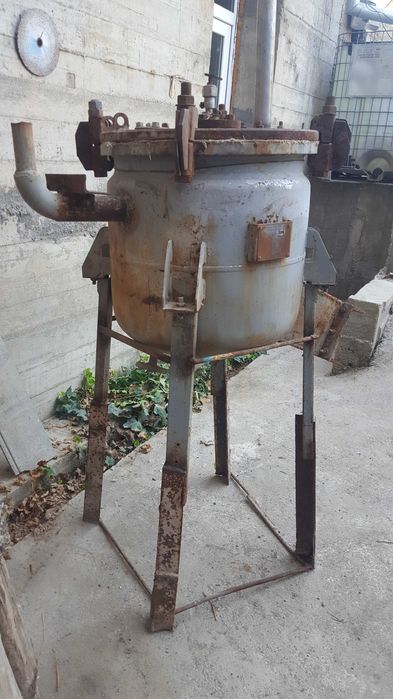 продаю реактор эмалированный 100 л.