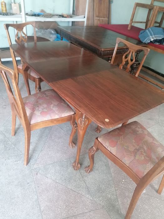 Masa extensibila lemn masiv cu 4 scaune