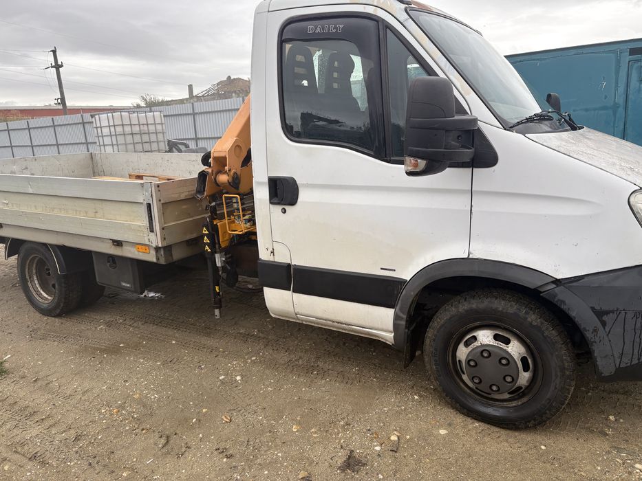 Iveco Daily cu macara