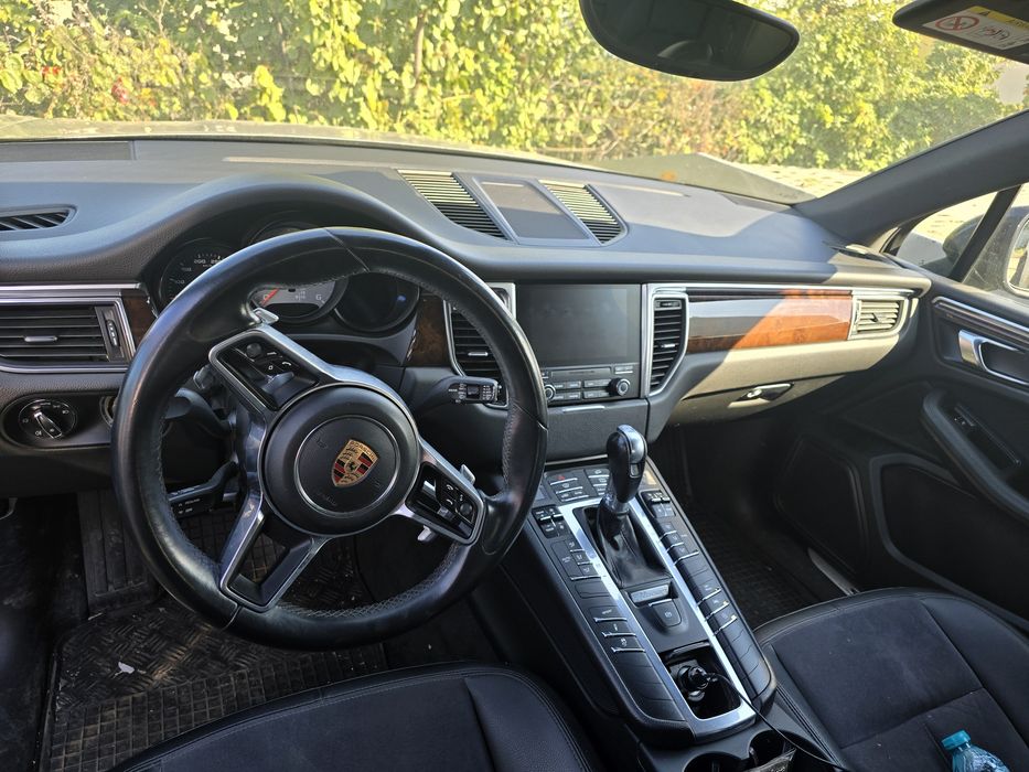 Vând Porsche Macan