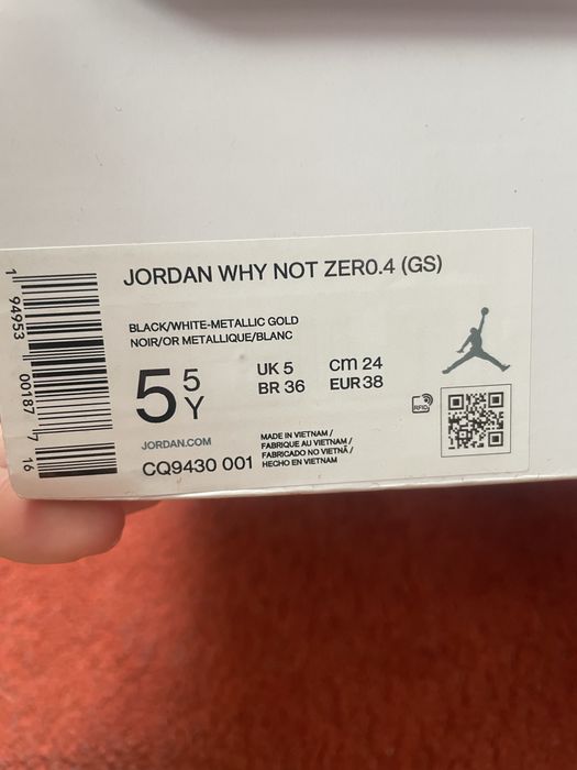 !Vand adidasi de baschet nepurtati!