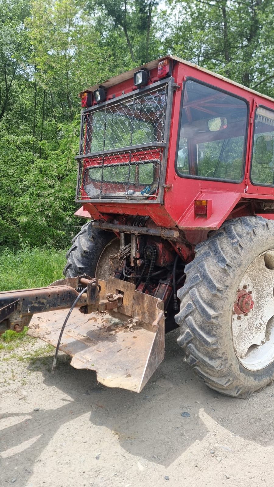Vand tractor U650 cu remorca