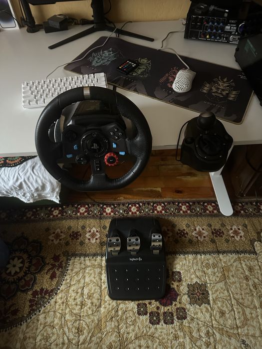 Logitech g29.