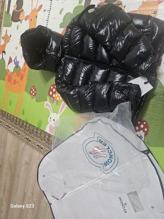 Куртка монклер .