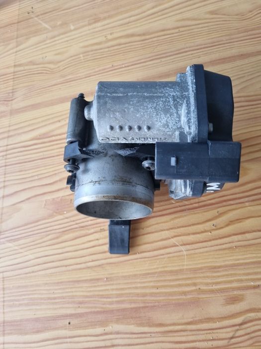 clapetă de accelerație golf5 plus  cod motor BMM