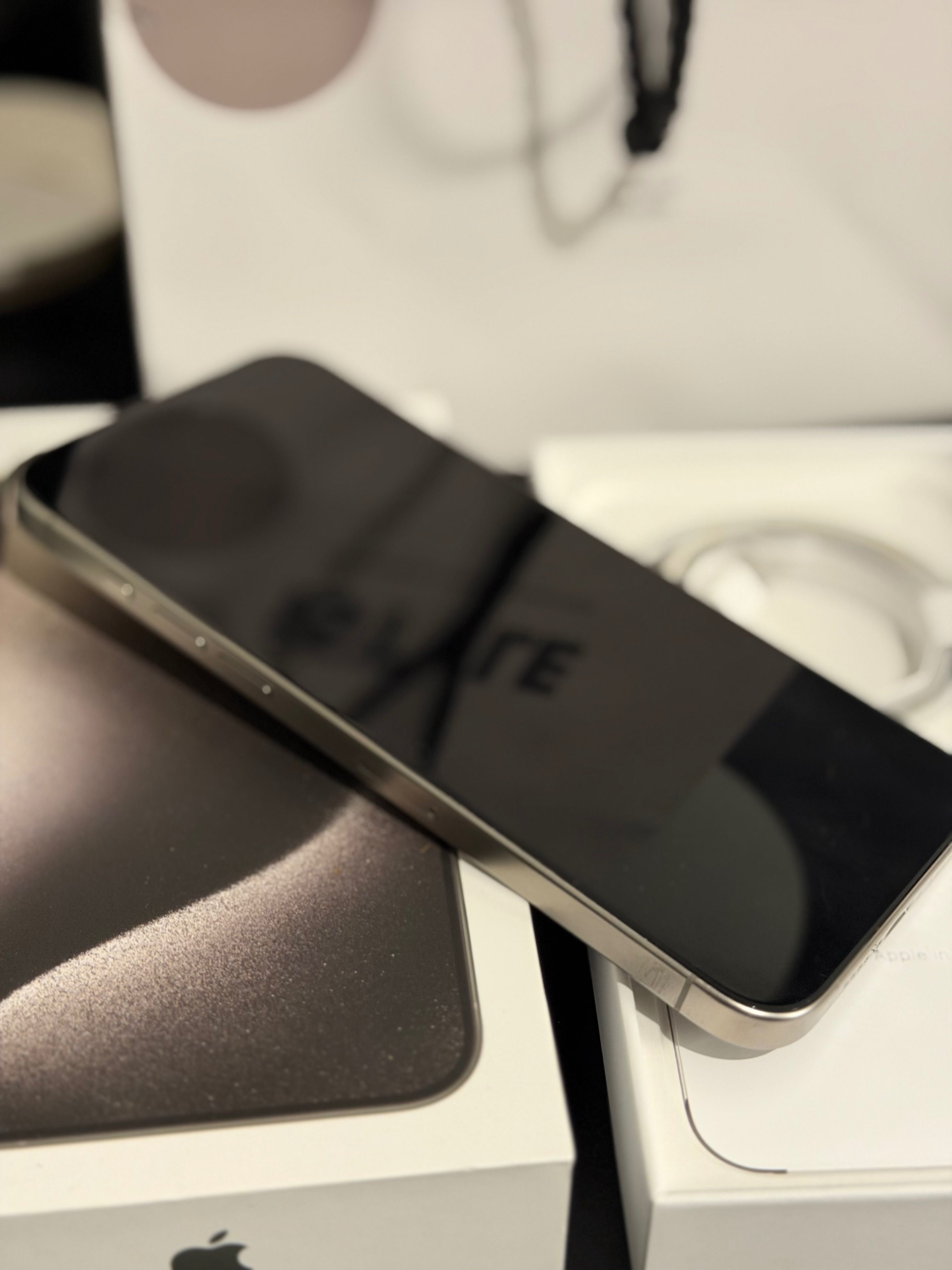 Apple İphone 15 pro max  гаранция