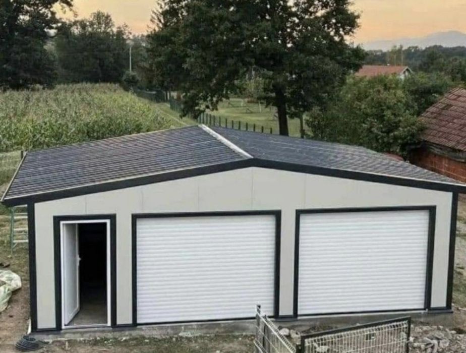 Vind garaje auto pe structura metalica si panou sendwis