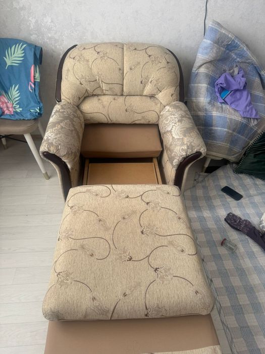 Диван для зала...