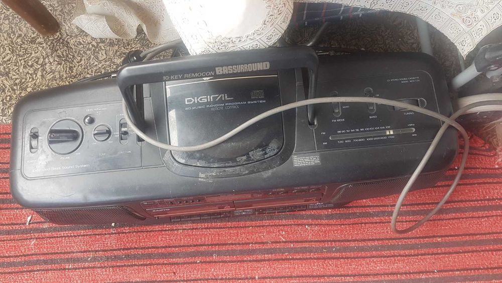 Sanyo Cd stereo double cassette model MCD-Z30 radio casetofon solid