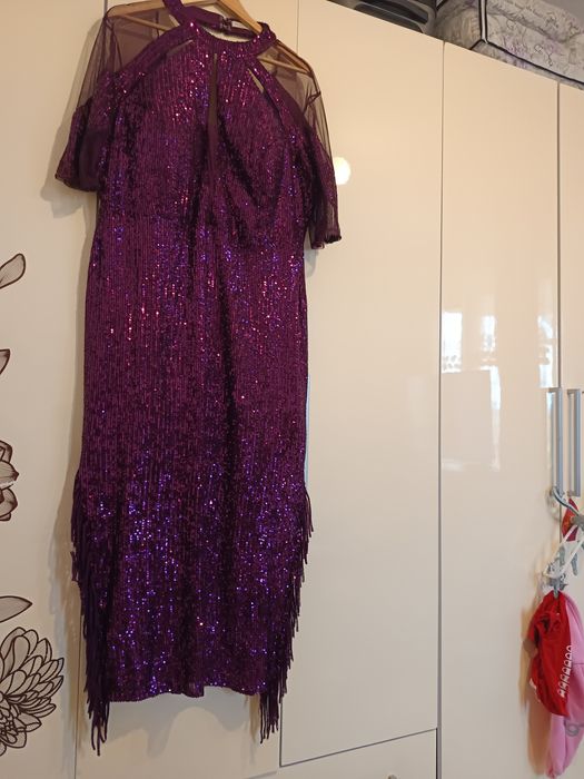 Нова лилава рокля с пайети 

Продавам но