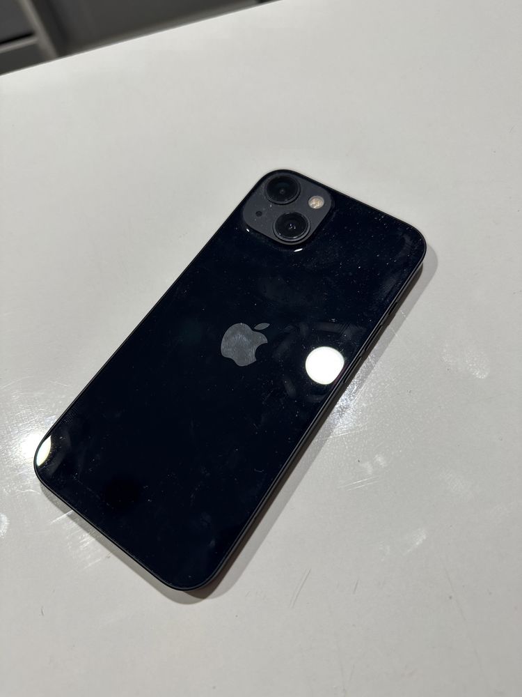 Продам Iphone 13