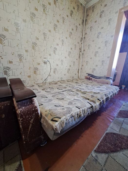 Отдам даром Диван .Требуется  рестоврация .