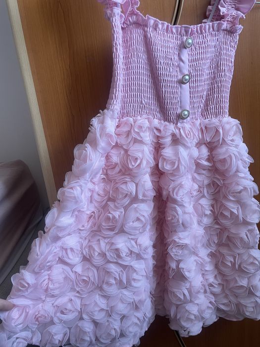 Rochita ideala pentru serbari petreceri