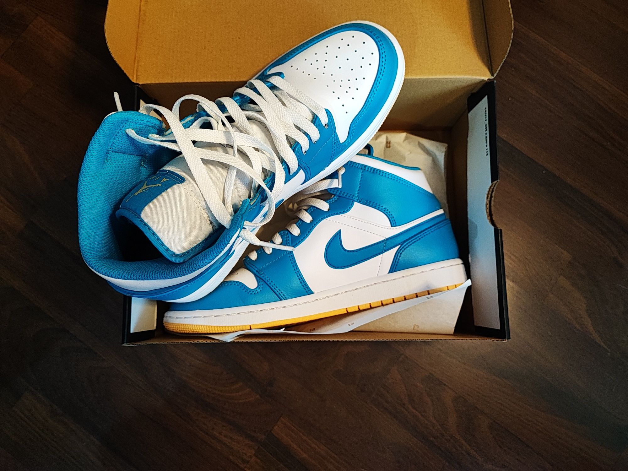 Jordan 1 mid Aquatone