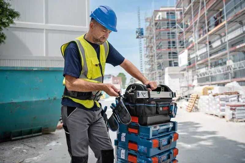 ПРОМОЦИЯ!Професионална чанта с 8 ръчни инструменти GWT 20 PRO Bosch