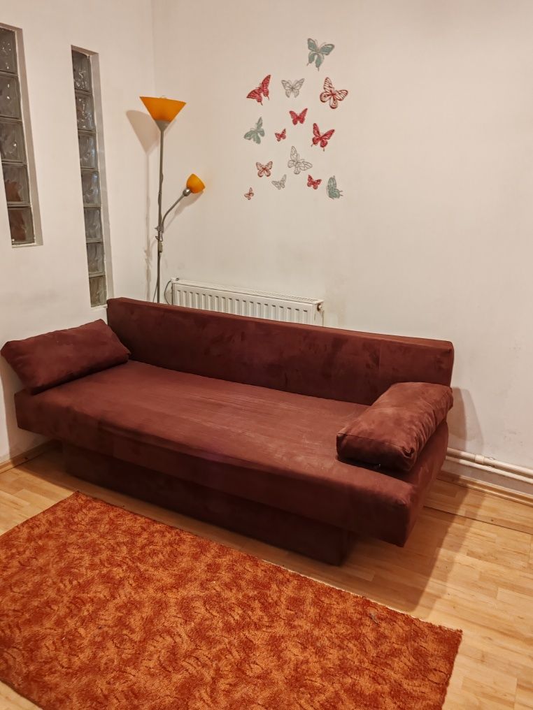 Închiriez apartament