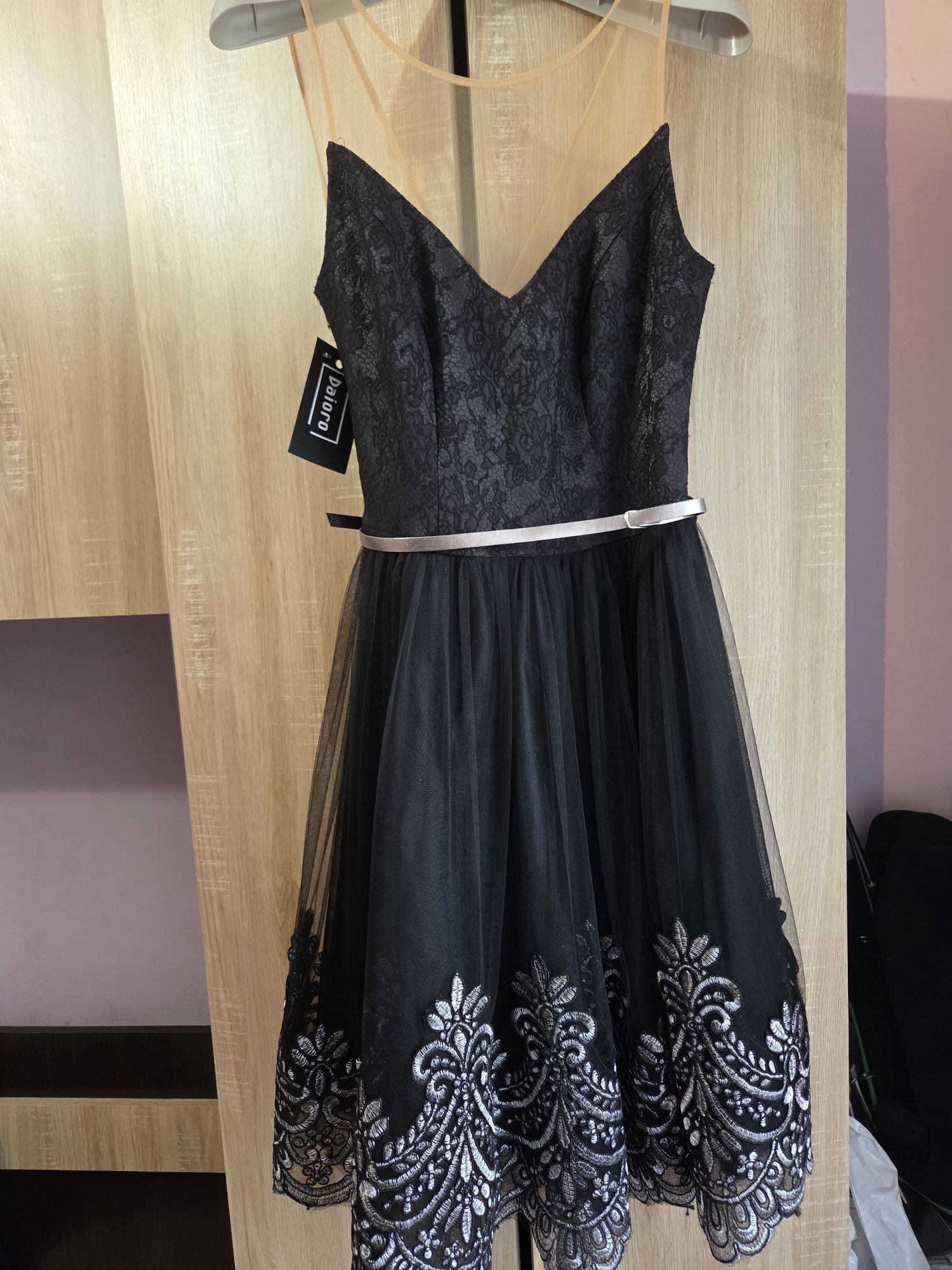 Rochie neagră banchet