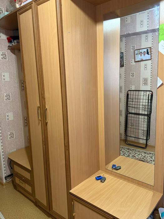 Продам прихожую шкаф