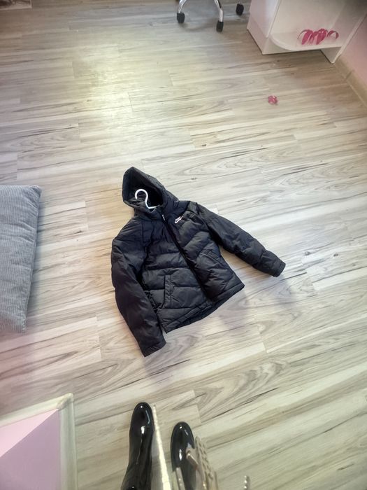 Яке NIKE черно в отлично състояниез