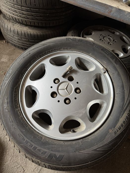 Продам колеса с дисками оригинал мерс с болтами