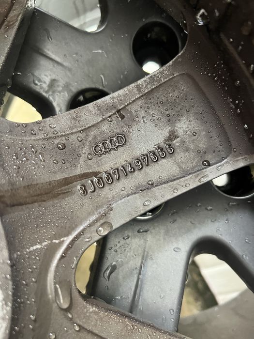 Оригинални VW/Audi Джанти 17ки с гуми