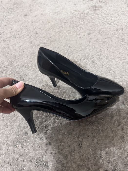 Туфли на каблуках лакированные