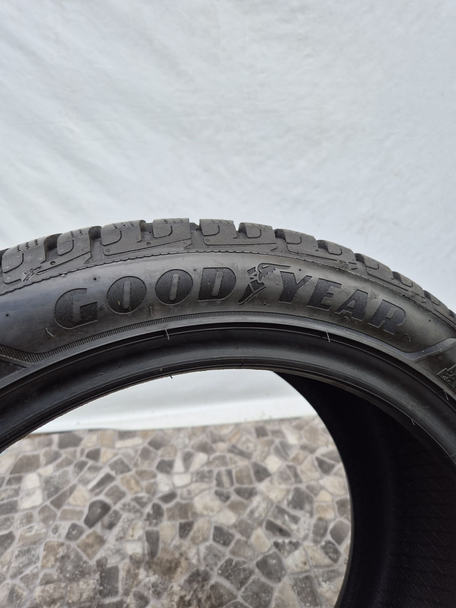 2бр 225 45 17 Goodyear зимни - 20г