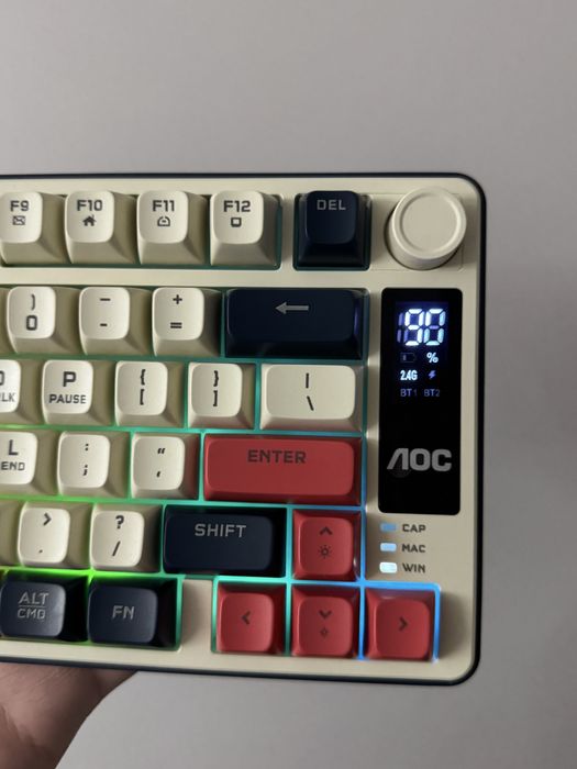 Игровая клавиатура AOC GK300 с экраном