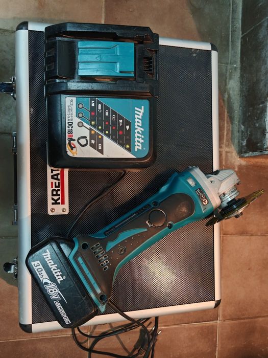 Makita 18 v. Ъглошашйф DGA 452
